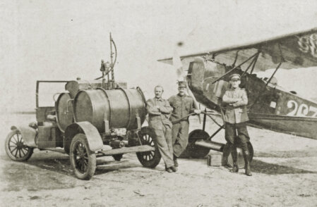 LVA Fokker D.VII '267' is being refueled (Source: NIMH Beeldbank)