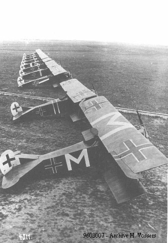 Familiar shot of Jagdstaffel 72 Fokker D.VII’s at the front,