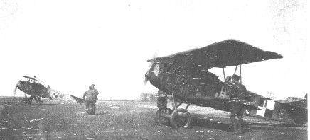 ‘22.03’ and ‘504/18’ at Ostròw Wielkopolski airfield, 15 squadron, 1921. (picture:Tomasz Kopanski Collection)