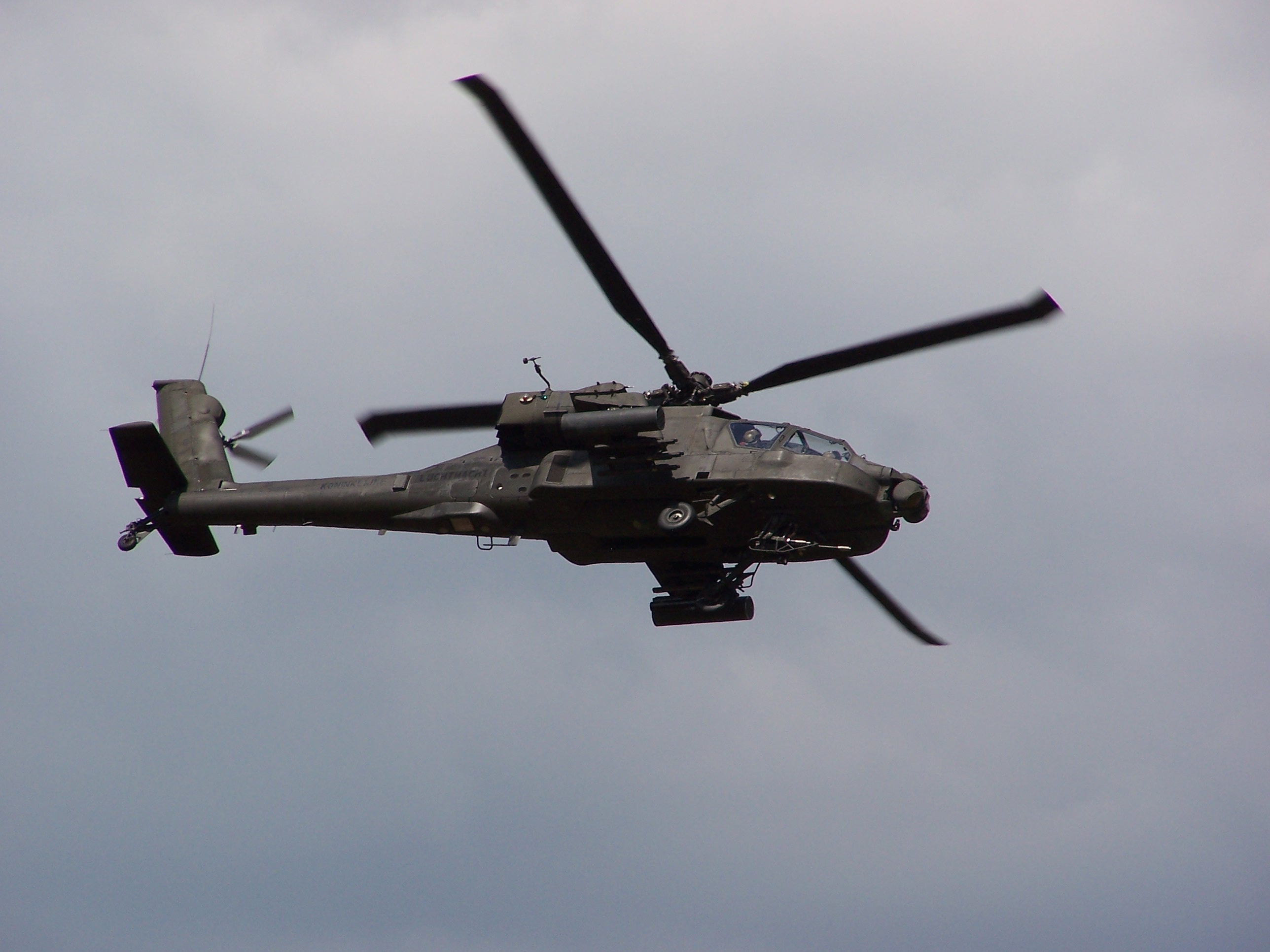 RNLAF_AH-64_Apache_2